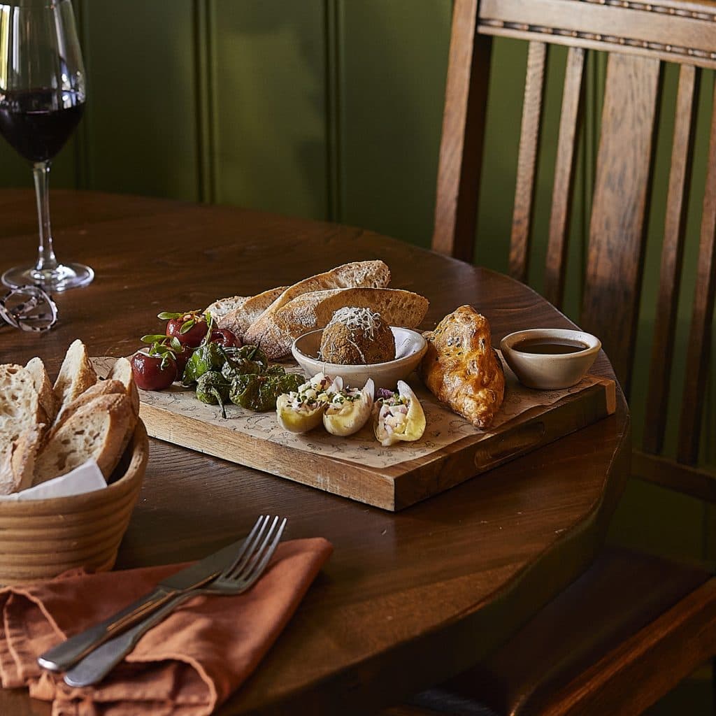 HEARTWOOD_08_09_251181